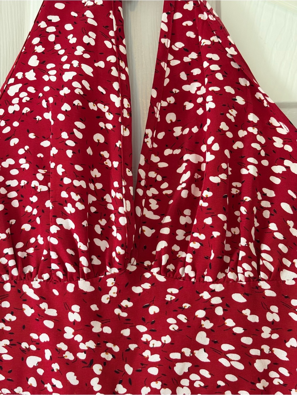 SHEIN Red Halter V-Neck Printed Romper ties around the neck - Picture 3 of 8
